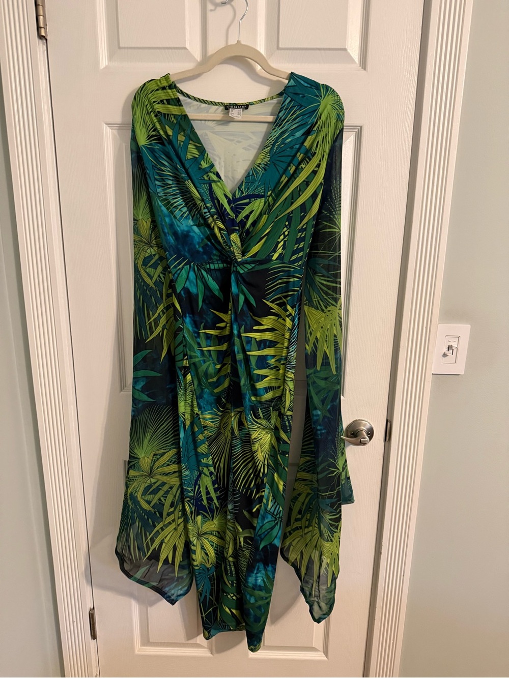 VENUS Green and Teal Leaf Dress with Sheet Sleeves